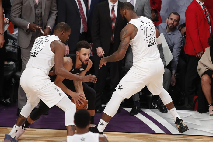 九游体育官网-重磅！萨克拉门托国王围绕足总杯回应争议迈阿密热火复出首秀备战NBA常规赛，风云突变深圳男篮加时末段迎来里程碑